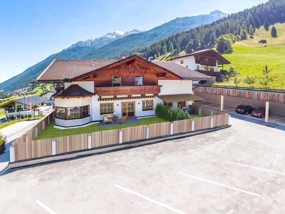 The Stubai Lodge Modern Living With Garden & Mountain View