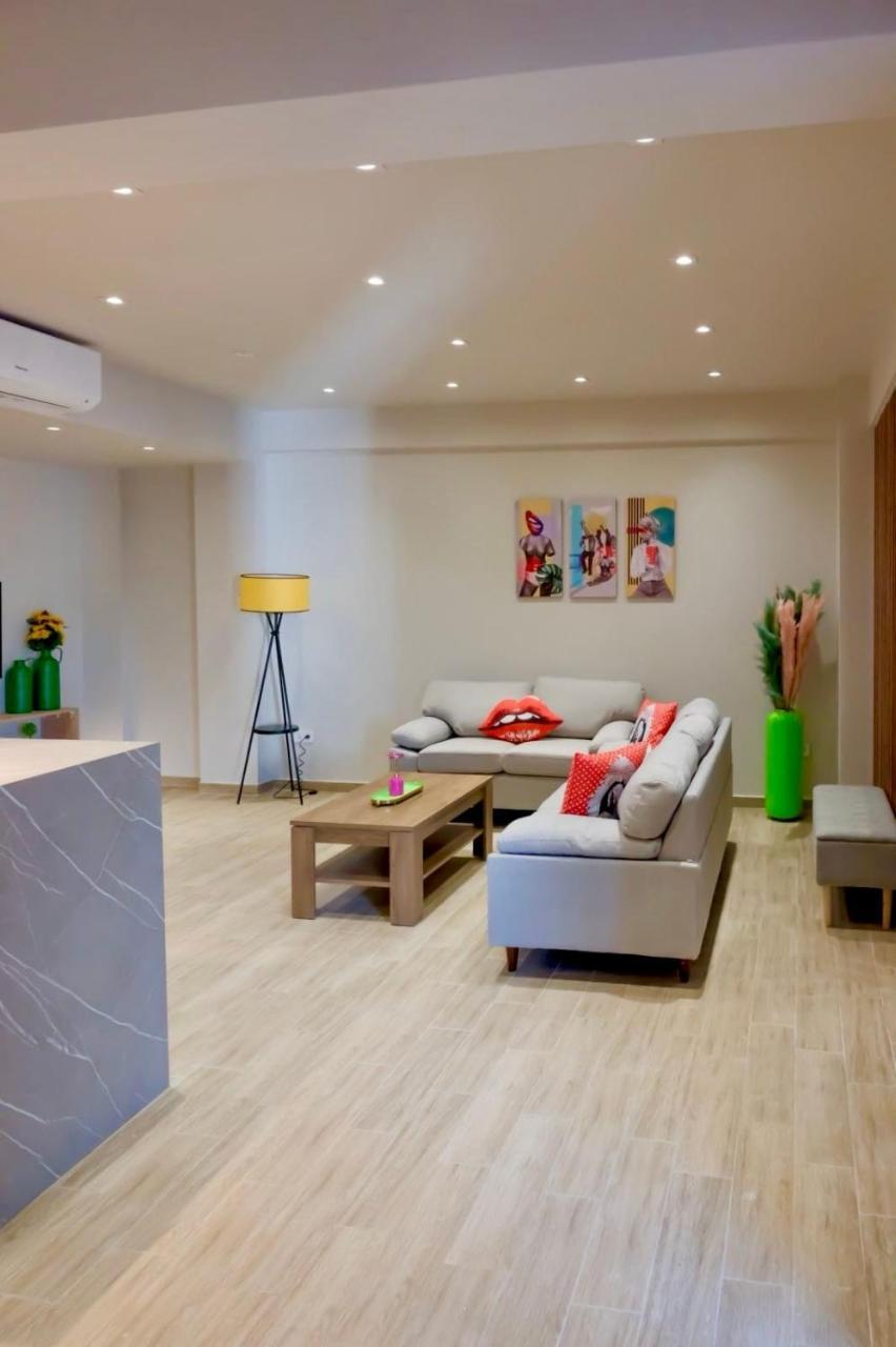 Pop Art Apartment In Piraeus