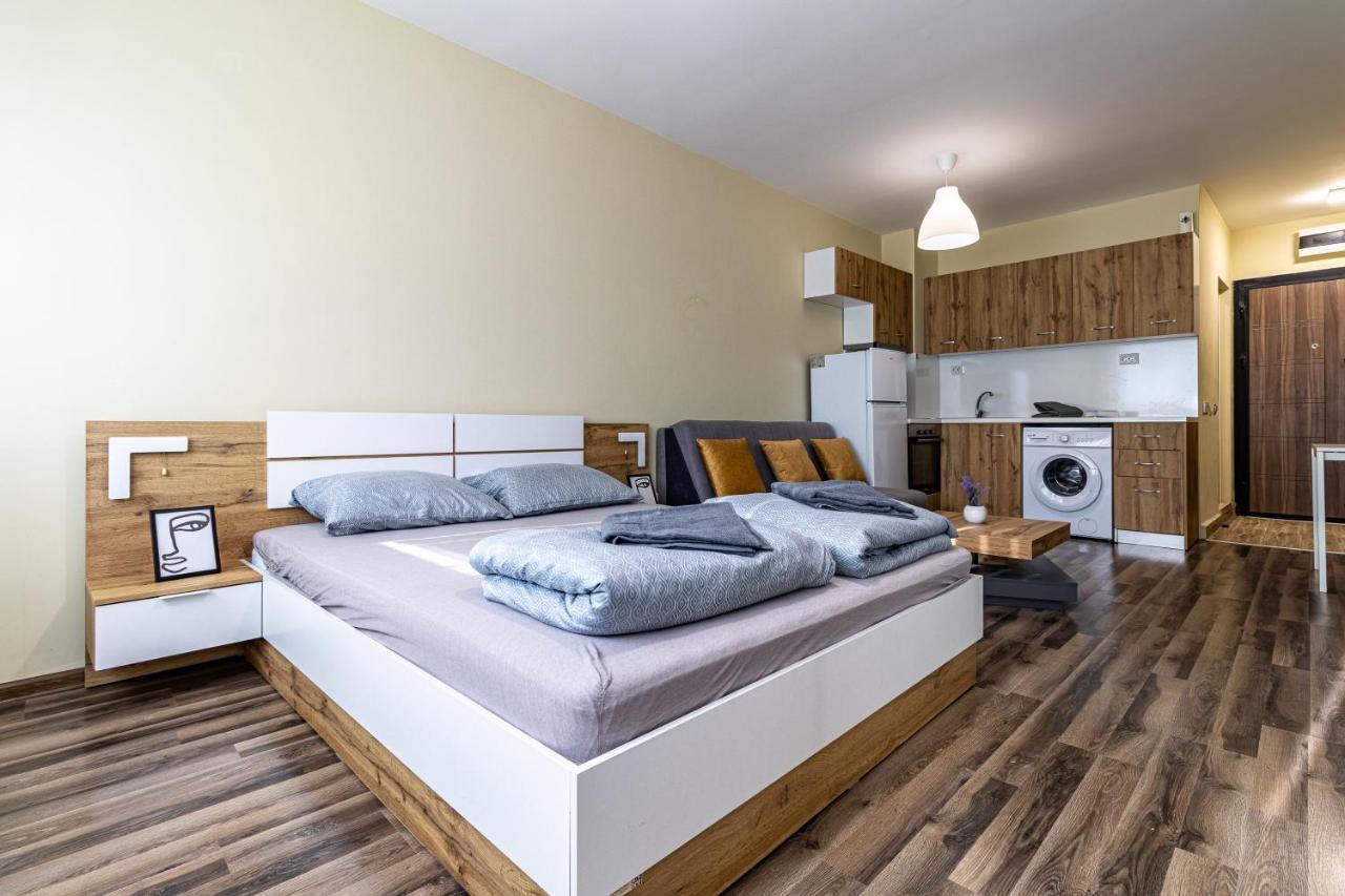 Atanas Ishirkov Residence Studio