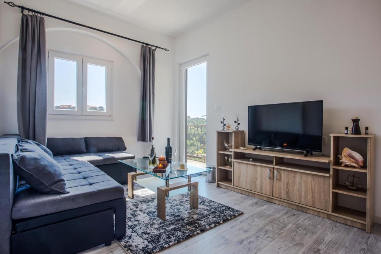 Sea View Apartment Pink