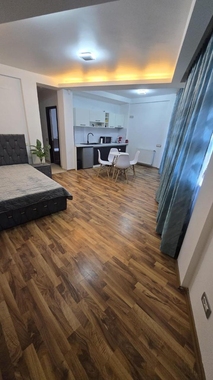 Comfy Studio Bucharest Nw