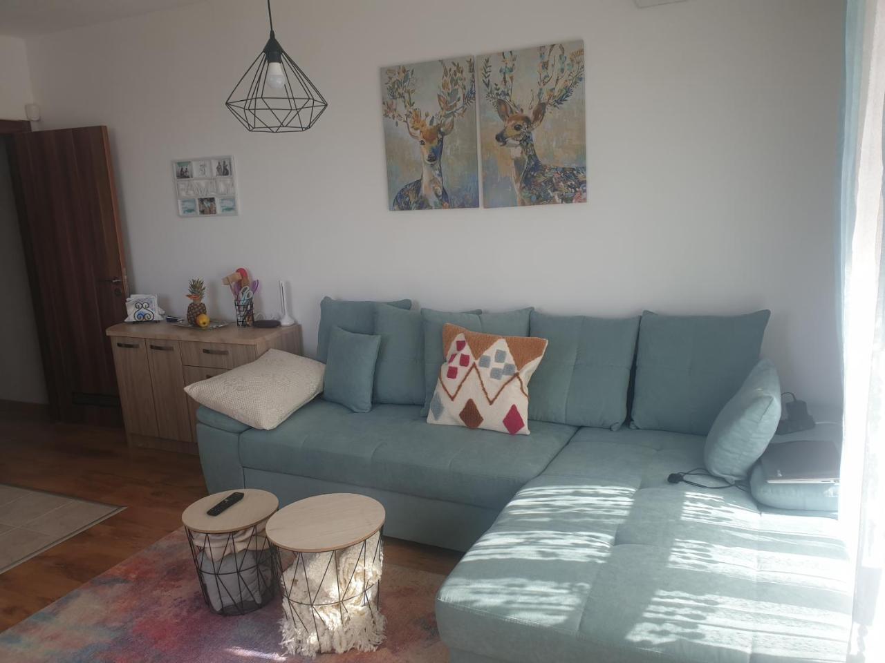 Seaside 1-br Apartment With Pool Access