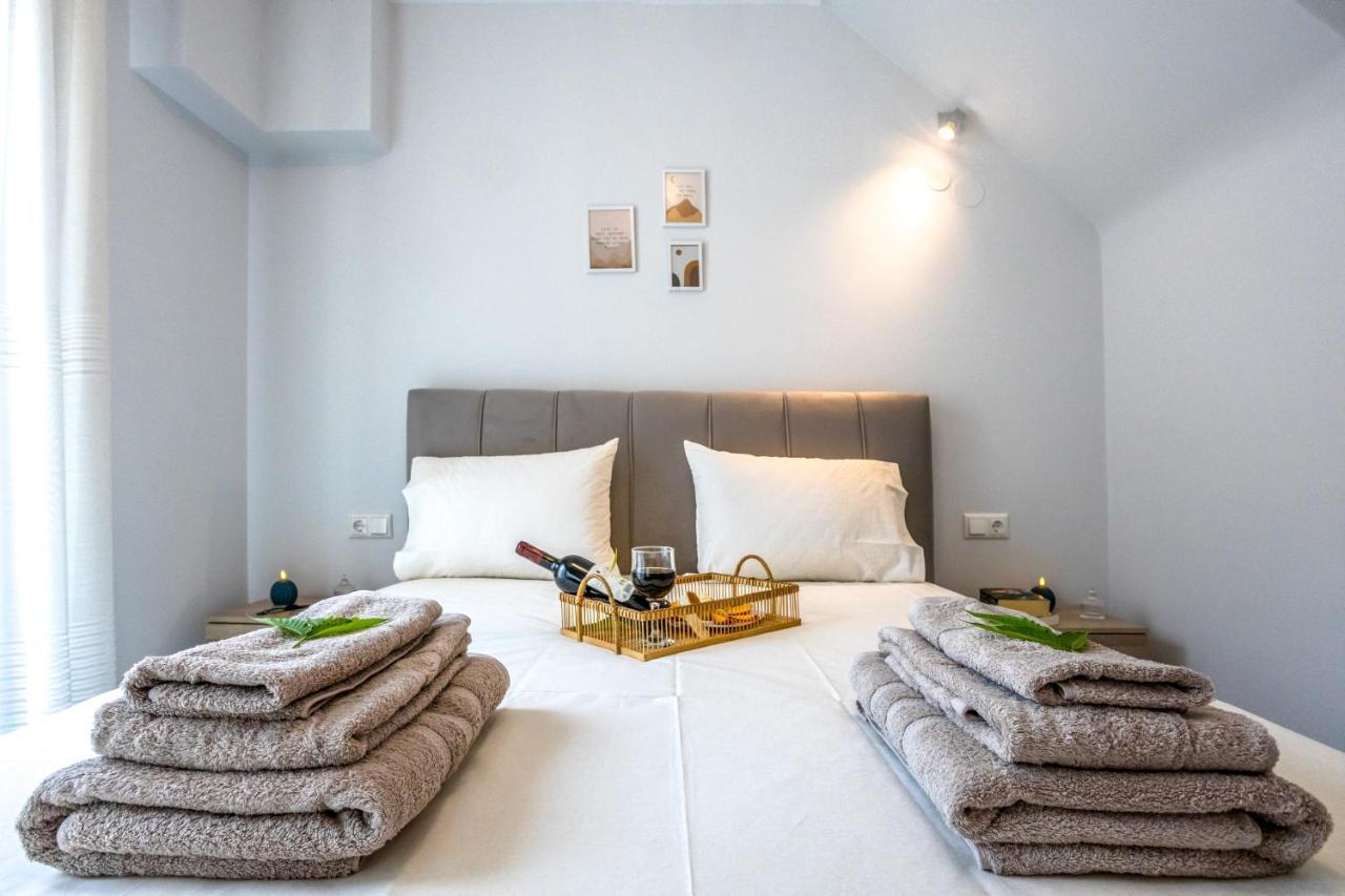 Maria's Deluxe Apartments