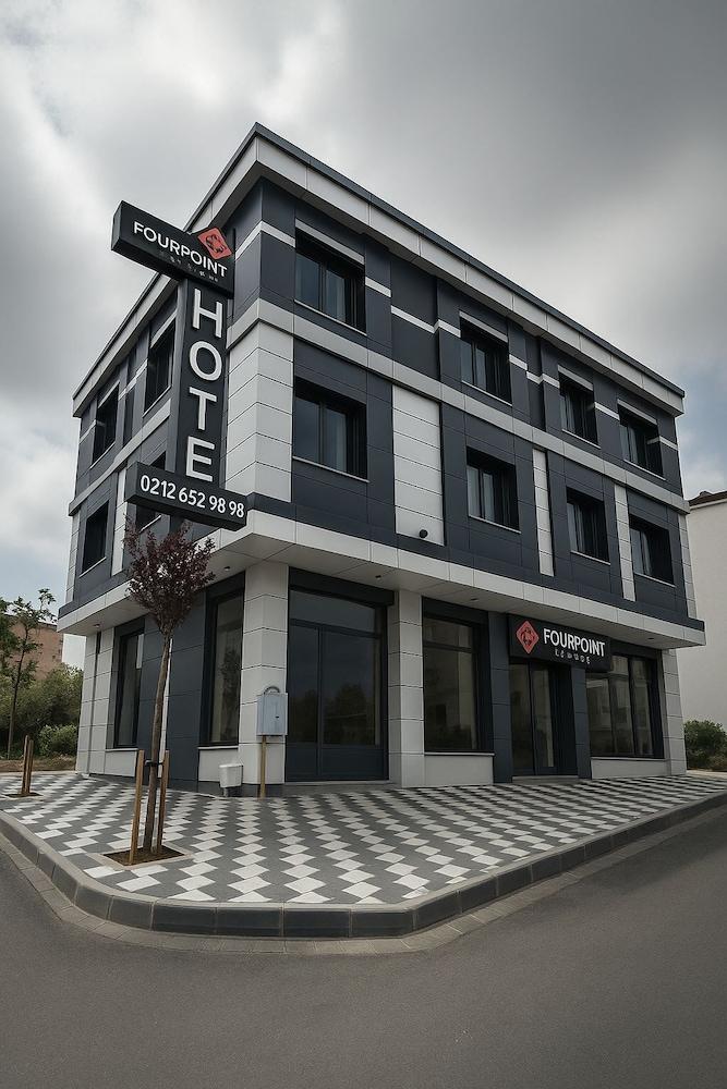 Fourpoint Airport Hotel