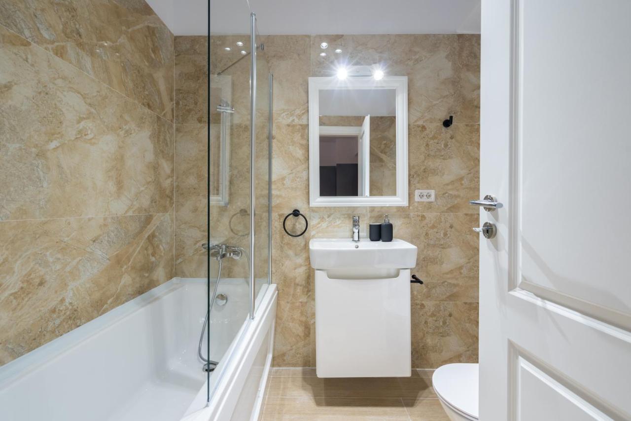 Central Residence Apartment 611