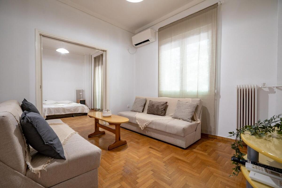 Phoebe 3br Apartment In Neos Kosmos by S