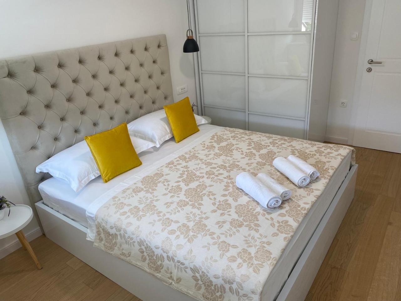 Leonid Apartment