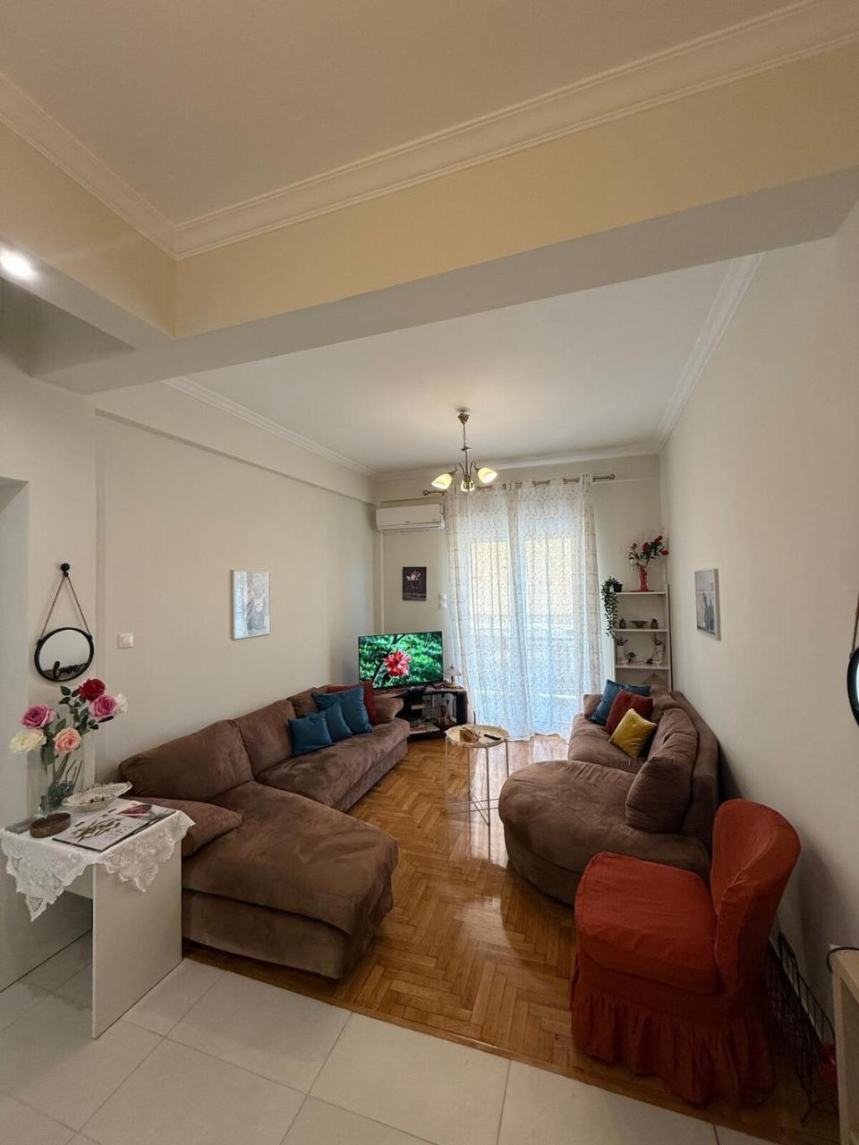 A Nest For Two In Athens