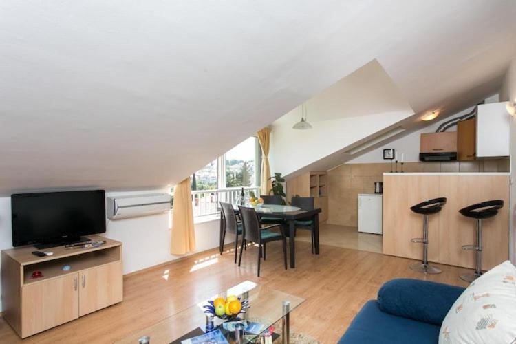 Apartment Lala Two Bedroom Apartment With Sea View