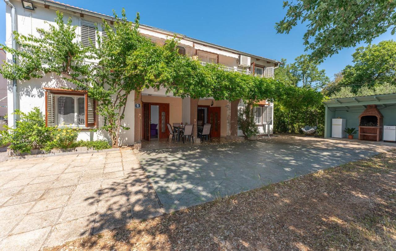 Lovely Apartment In Pakostane