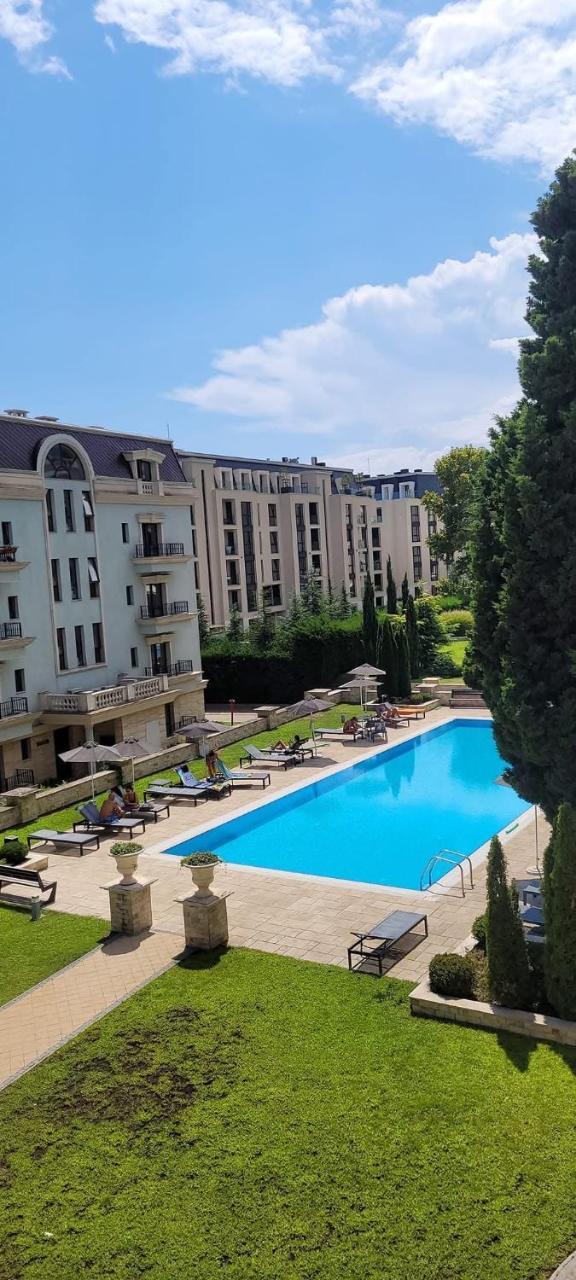 Carpe Vita Stylish Seaside Apartment With Pools by Apartmax