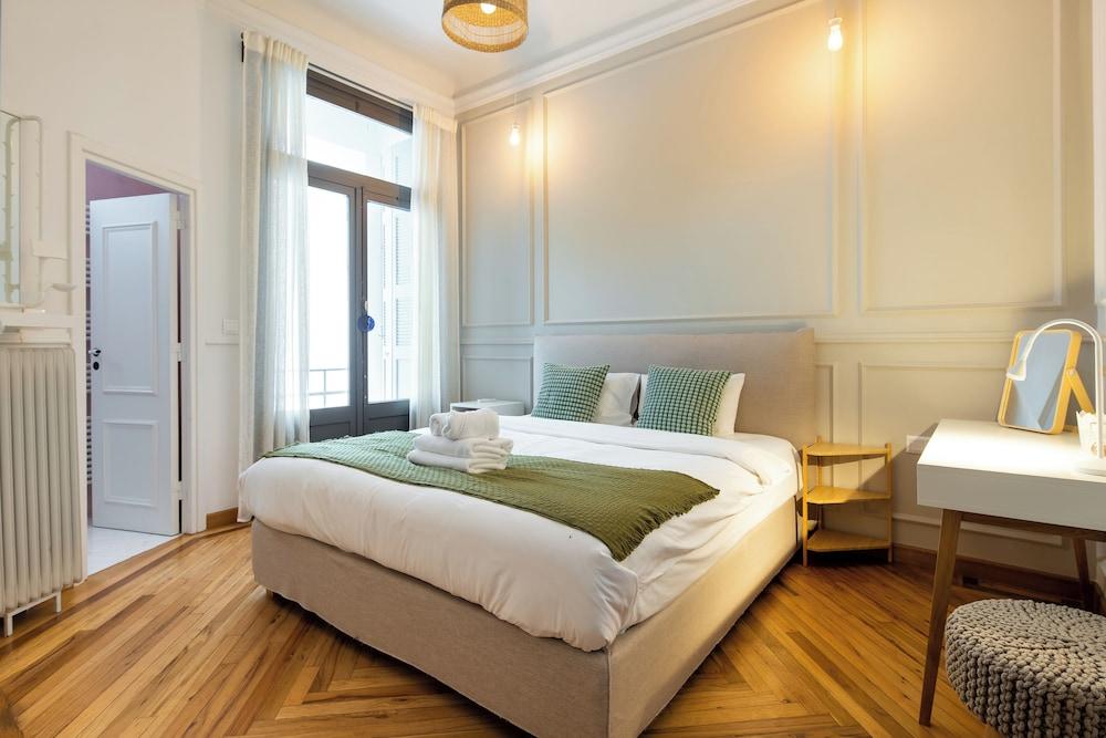 Meadows Luxury 3-bedroom Apt In Athens