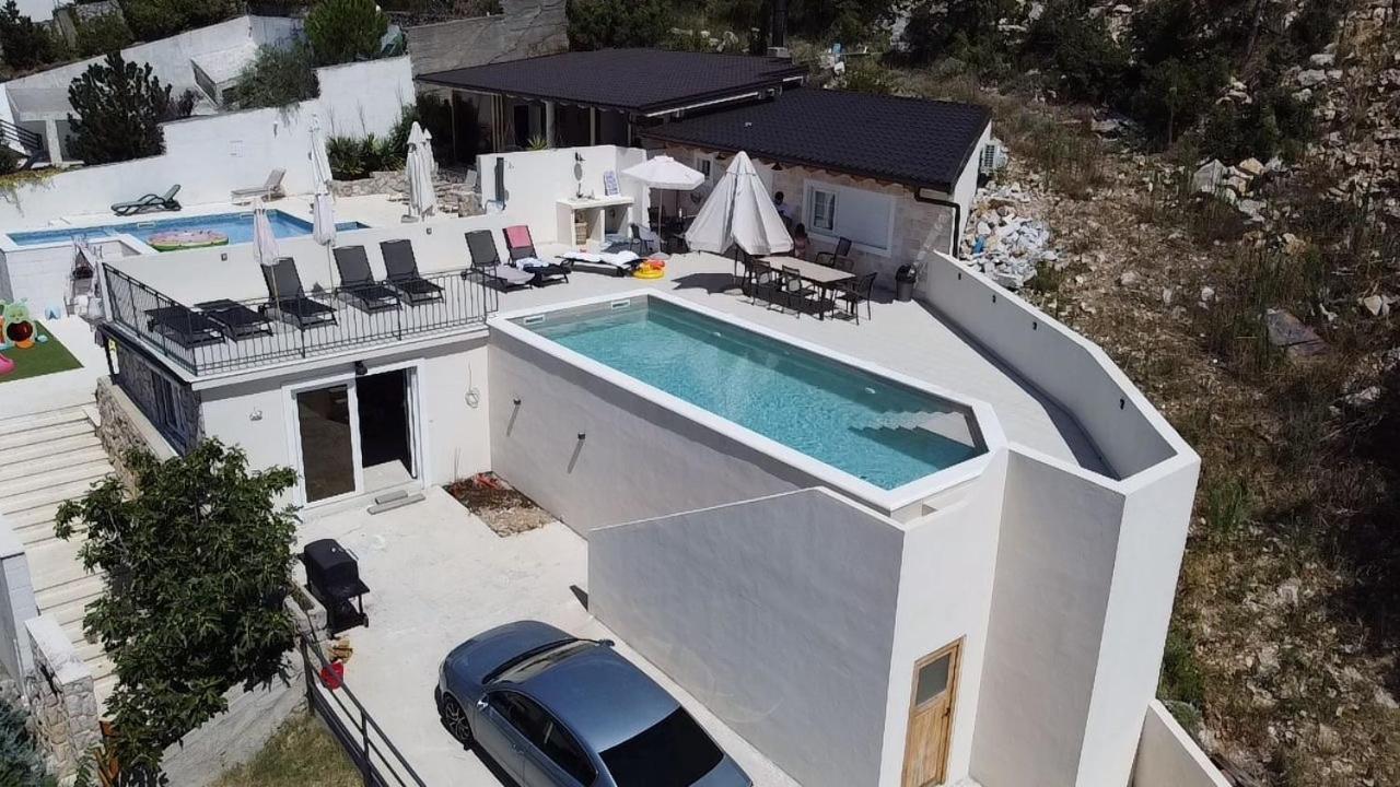 Universe Apartment