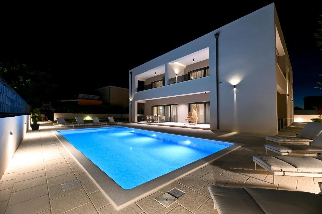 Luxury Apartments Marlov With Swimming Pool & Private Parking