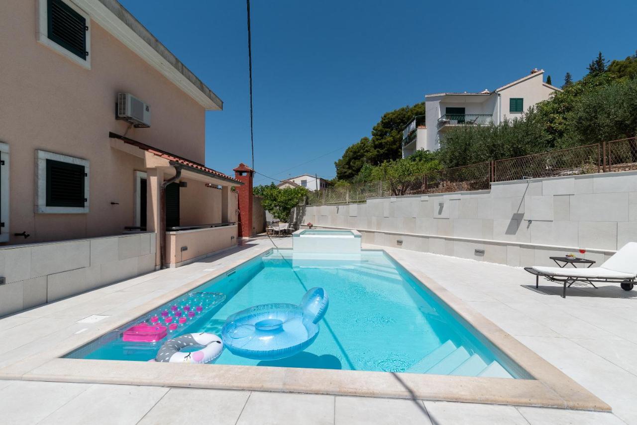 Apartment Villa Lavandula Swimming Pool View