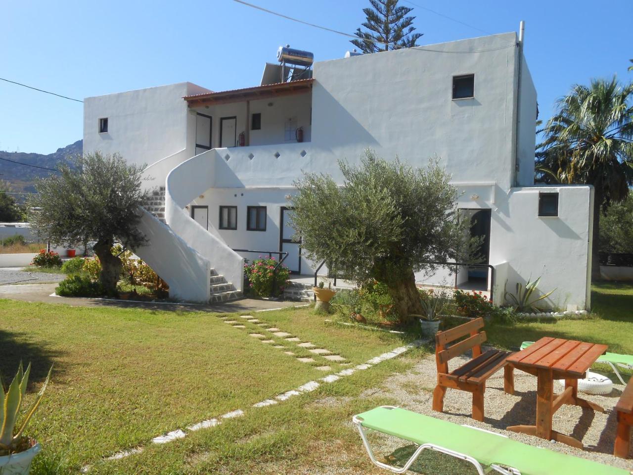 Nikos Apartments & Studios