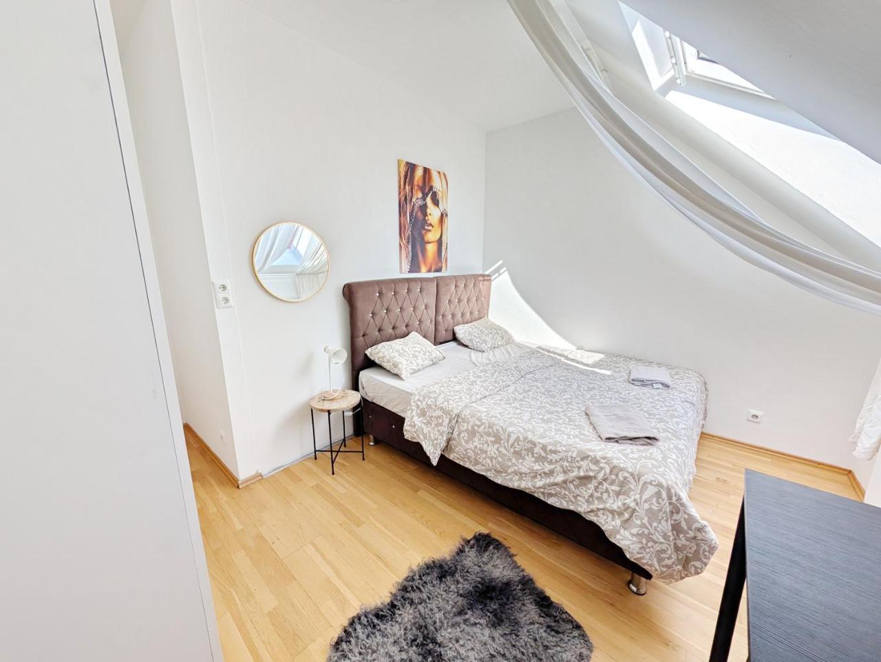 Lovely Rooms In Marzstrae Area Mz49