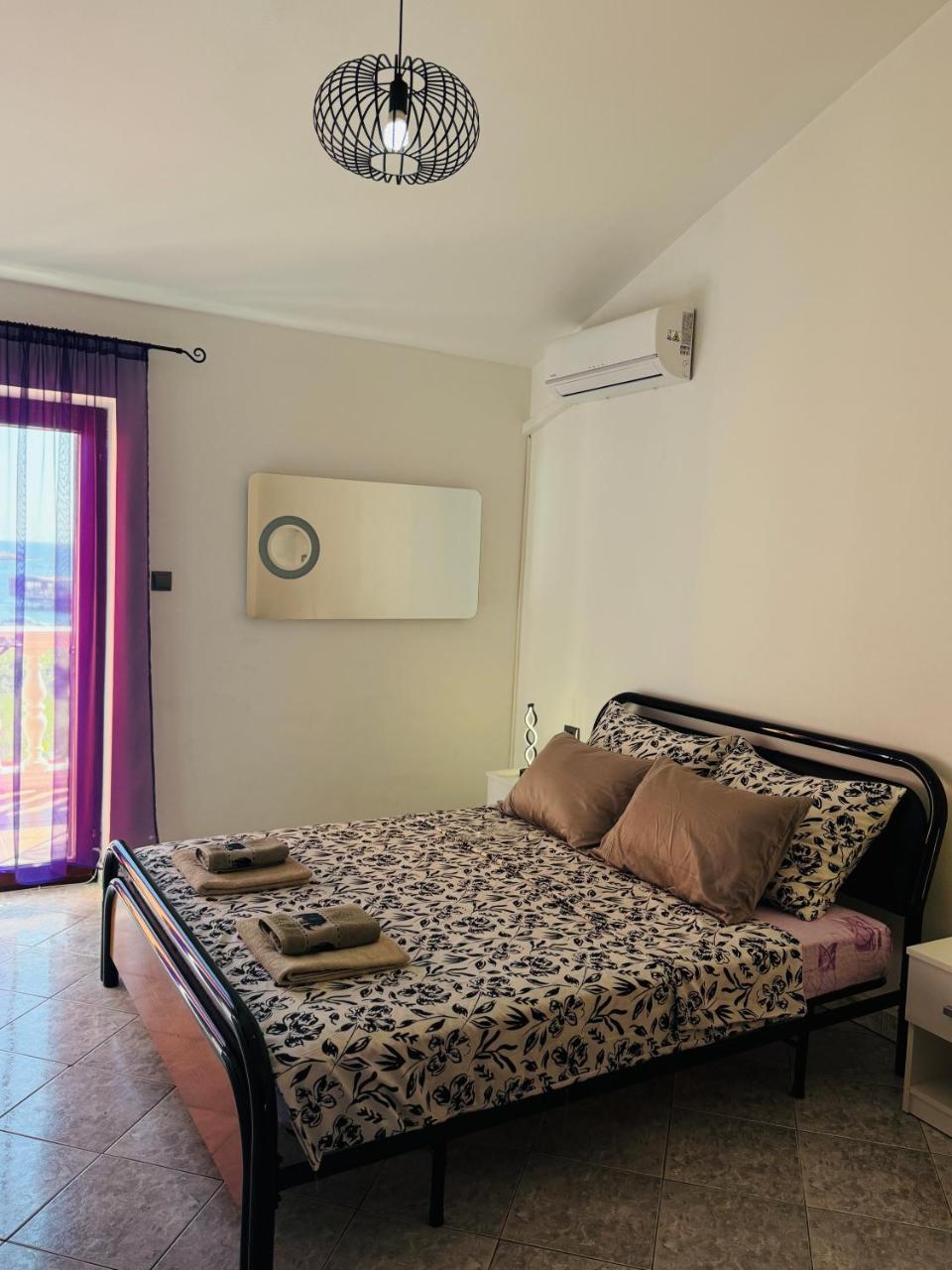 Valovine View Room