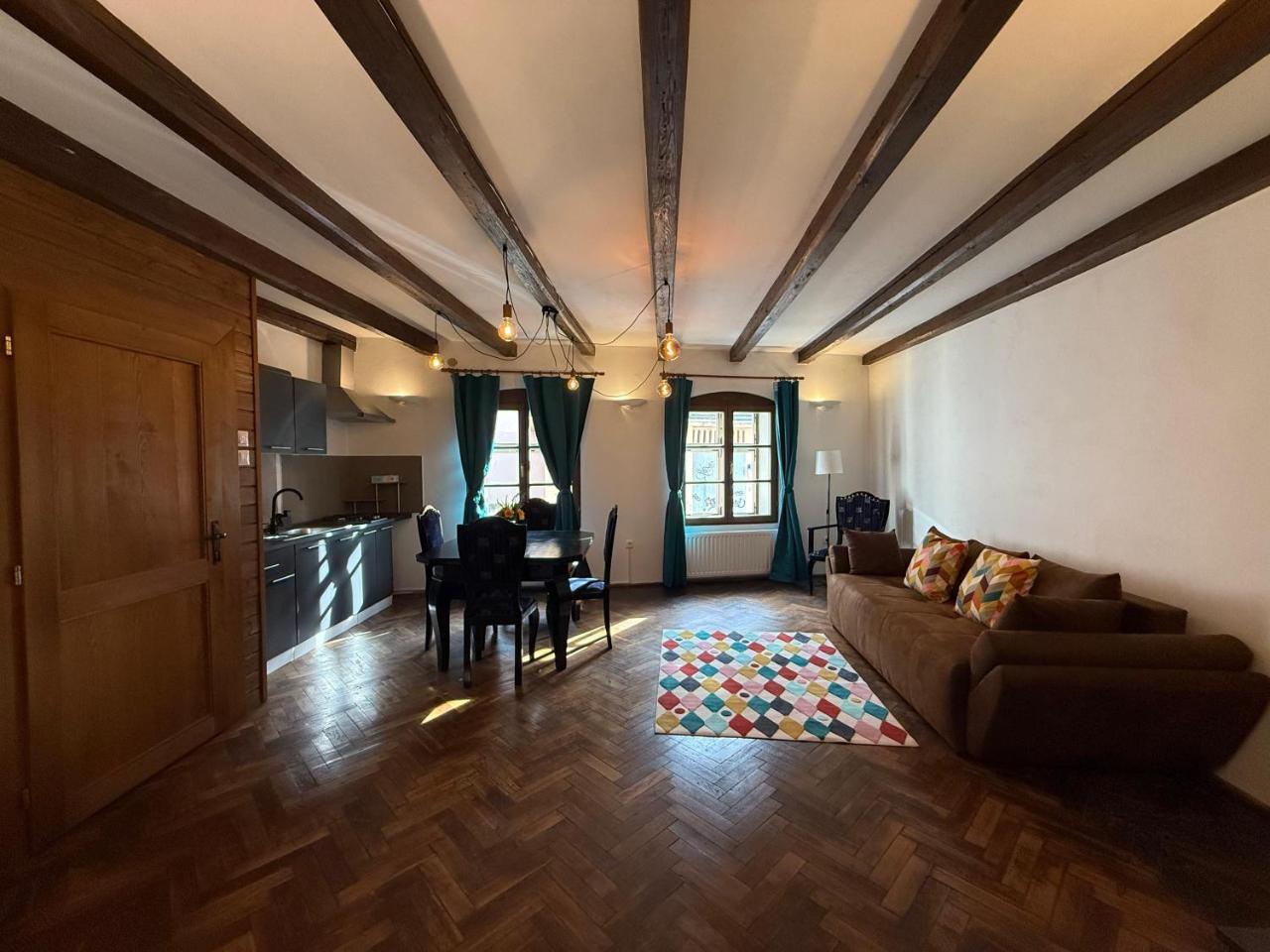 Felinarului 6 Apartamentul Verde