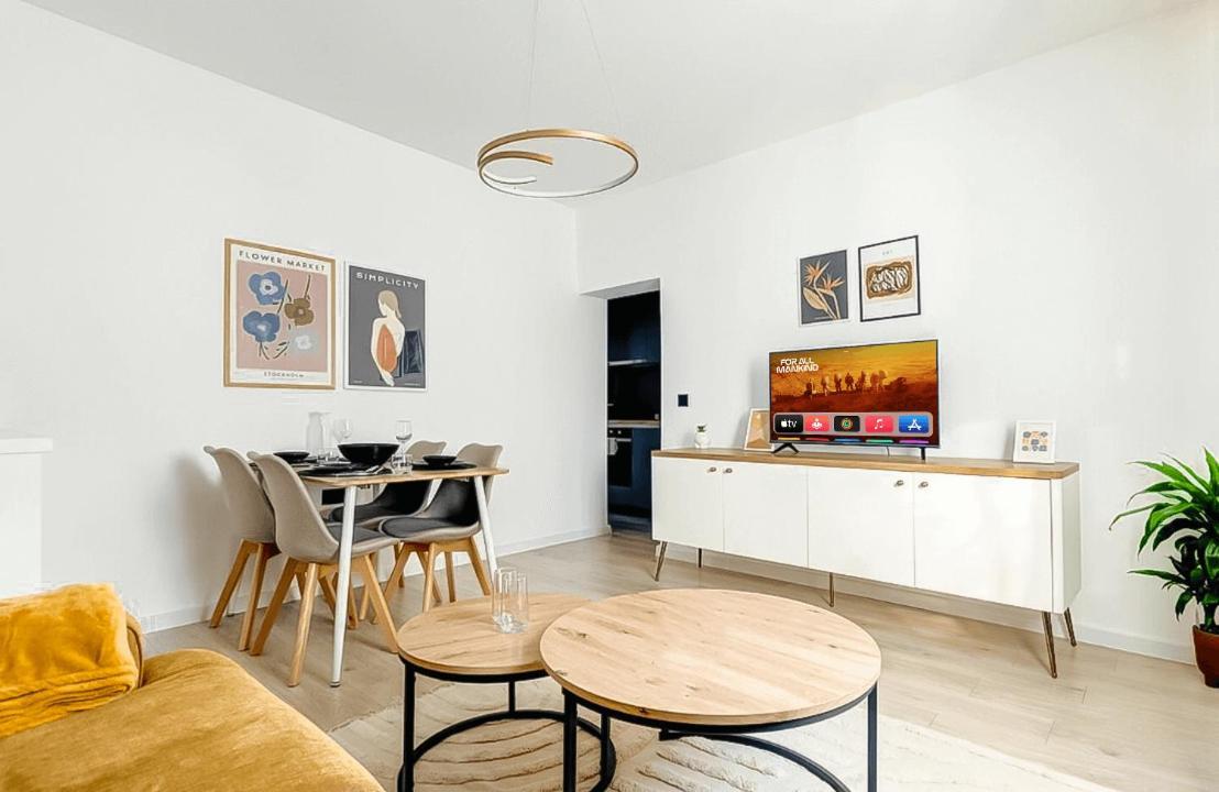 2 Private Suits Art, Location, Quiet, Balconies