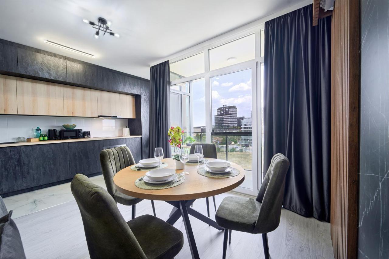 Botanic Park Cherry Pie Apartment by Open House