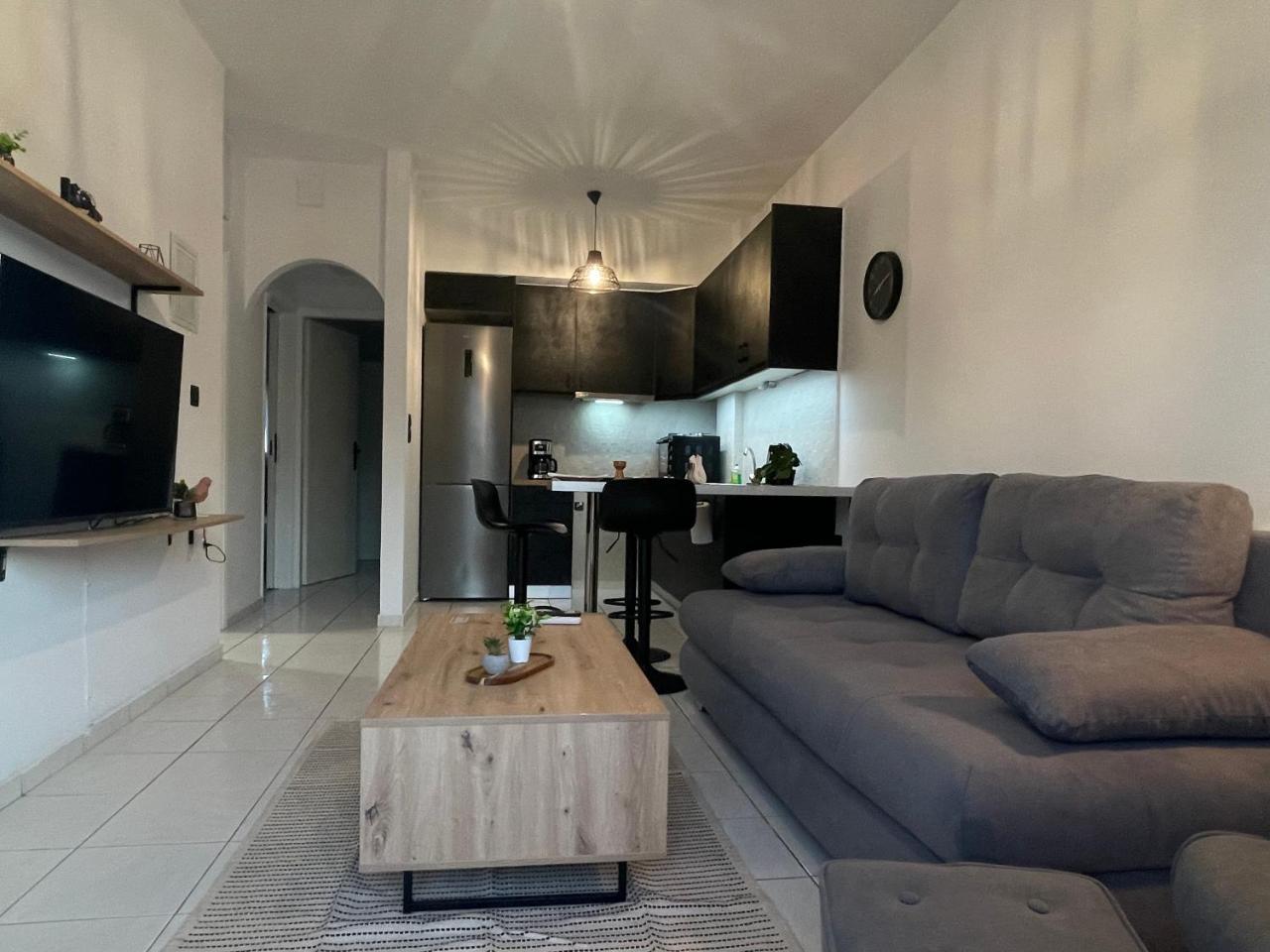 The Obsidian Suite , Next To Heraklion Airport