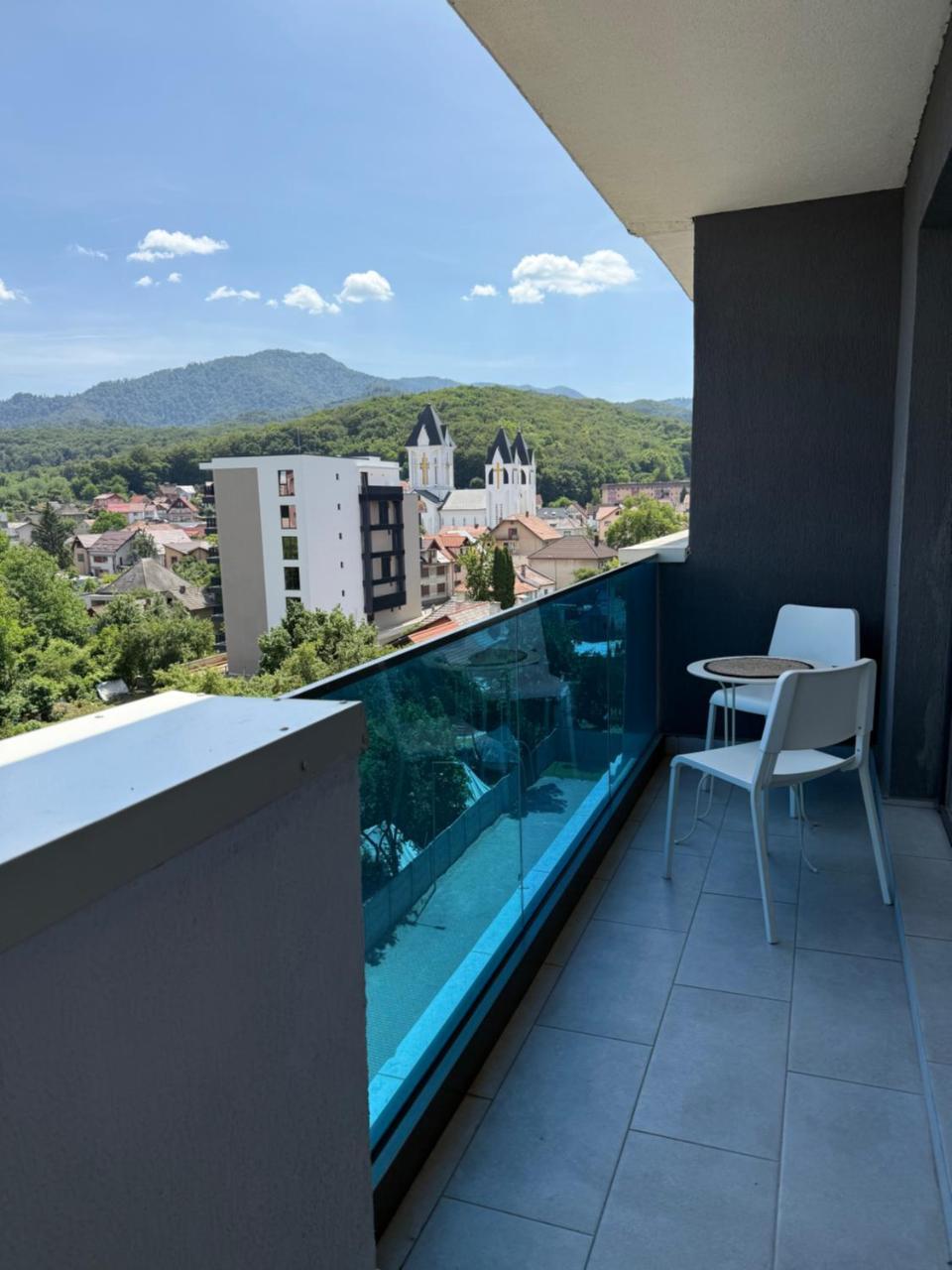 Brasov View Apartament Modern Cu Balcon Panoramic Si Lumina Naturala Cu Vedere Catre Oras Si Munte
