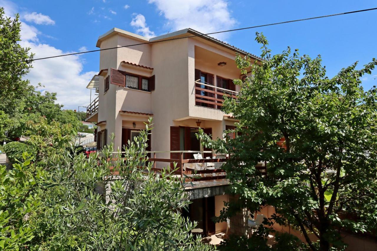 Apartments With Parking Space Selce, Crikvenica 24450