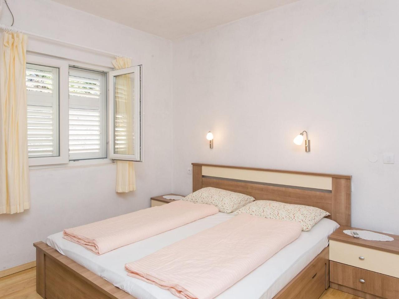 Guest House Oreb One Bedroom Apartment With Terrace & Sea View