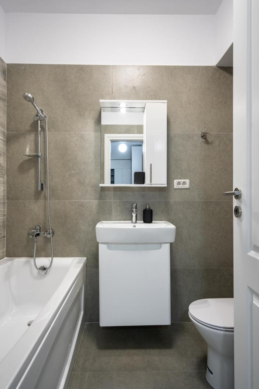 Central Spacious Apartment 224