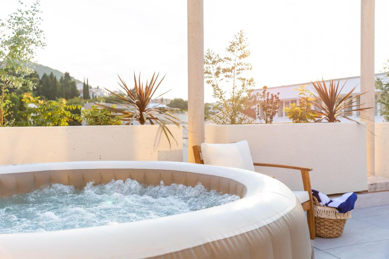 Urban Rooftop Apartment