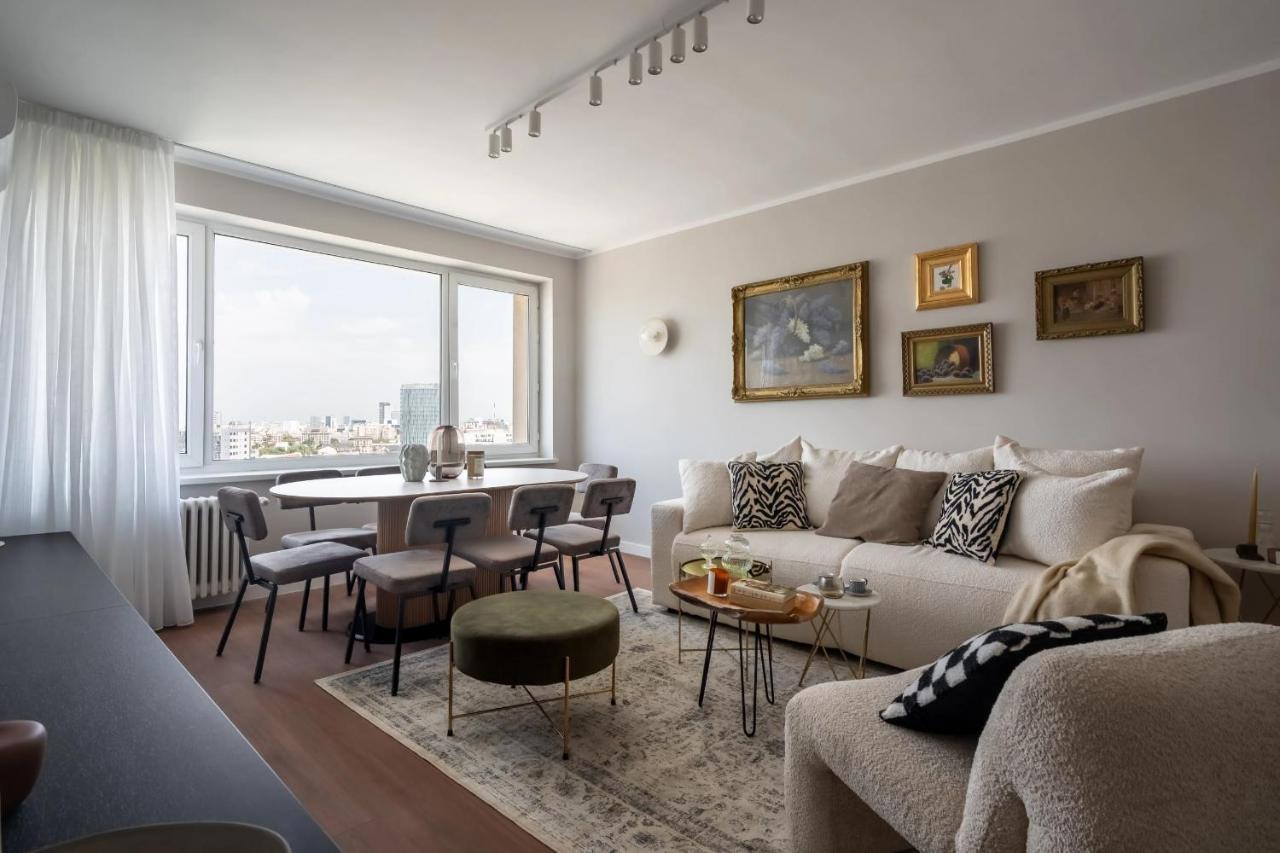 Views! Of All The Palaces, 2br Stunner