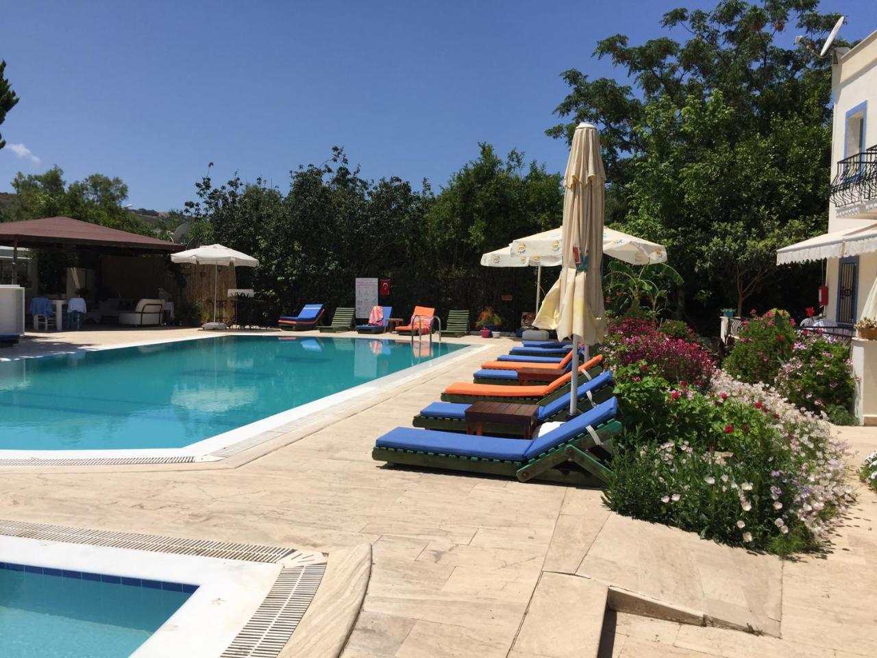 Paradise Garden Apartments