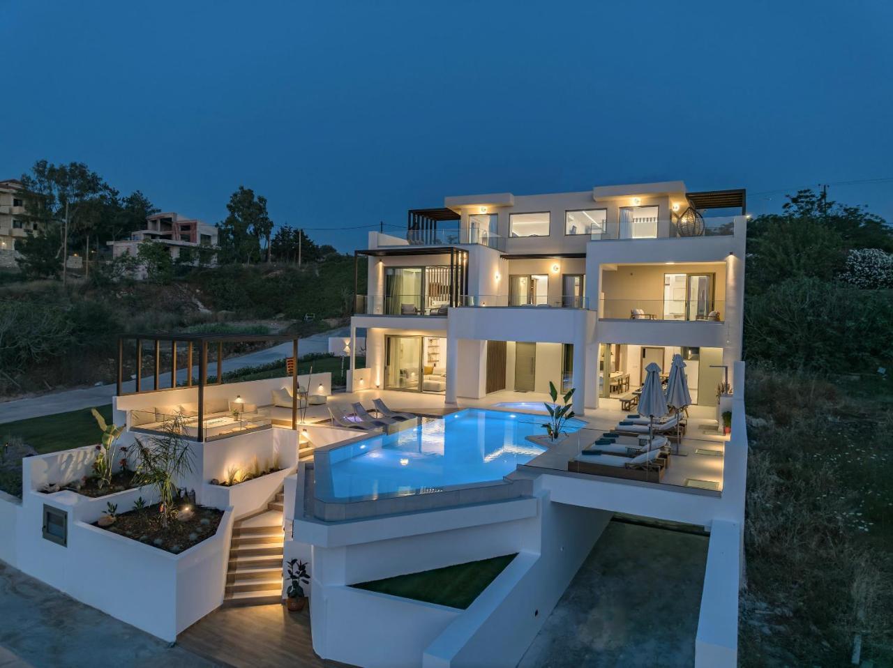 Luxurious Villa Selestine With Private Pool