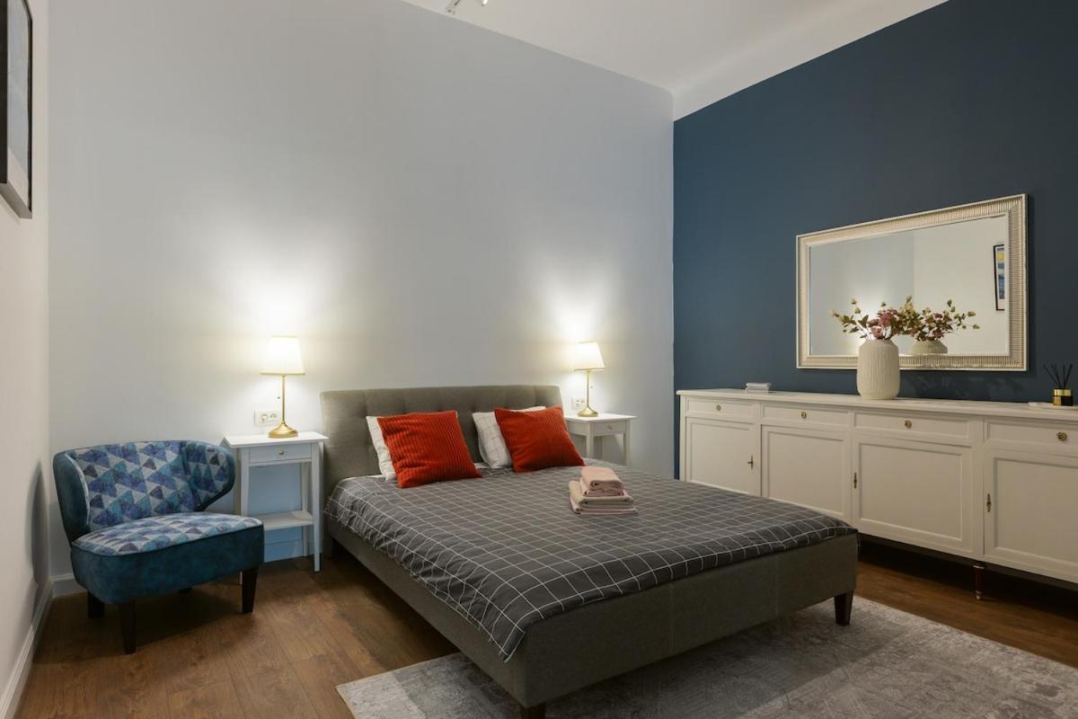 #hidden Central Nest With Terrace