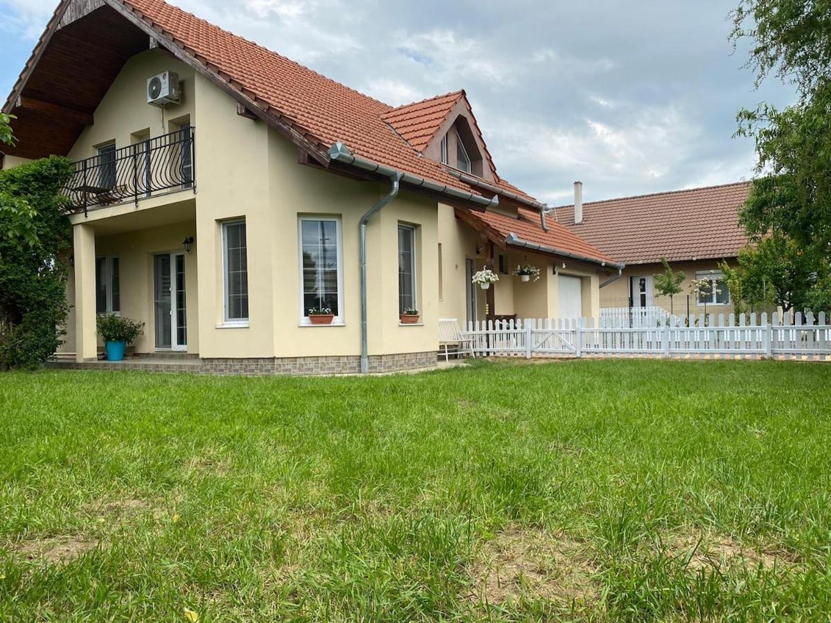 Vacation Home With Garden