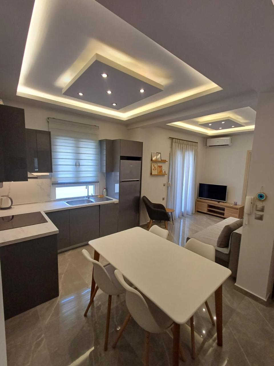 City Centre Apartment Near Metro Station