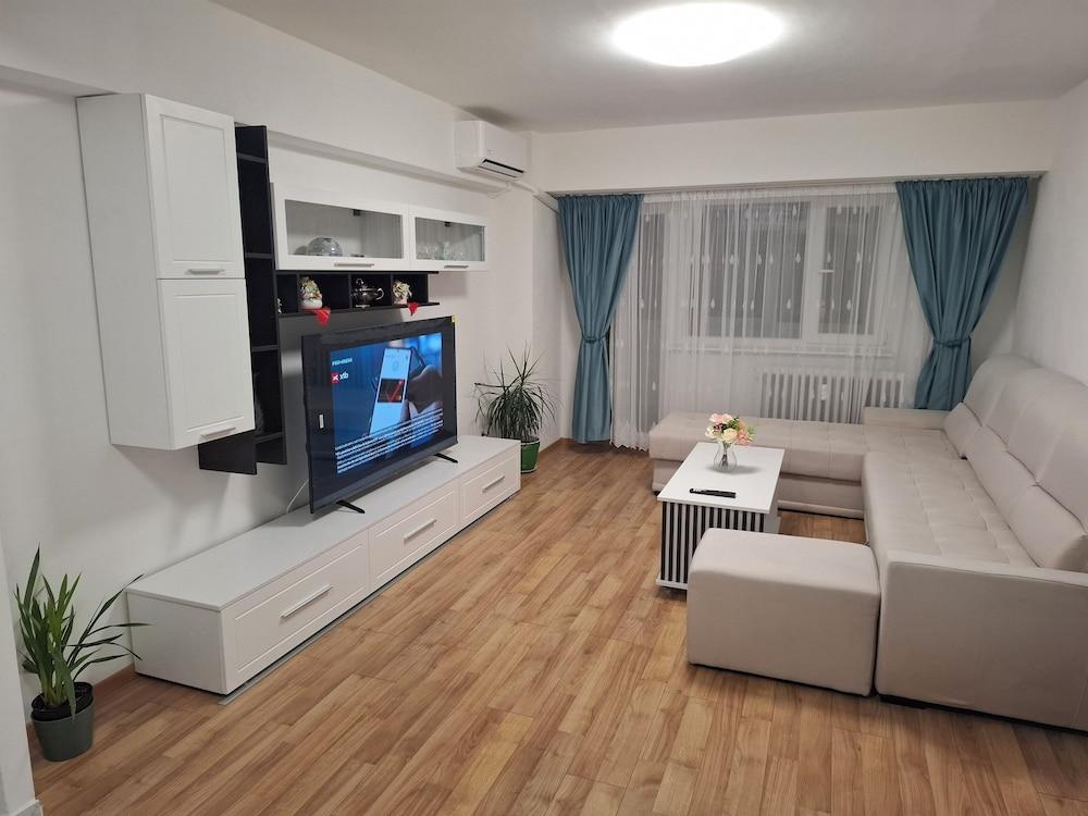 Apartment, 3 Rooms,nearby Piata Victoriei & Gara de Nord, Main Railwaystation