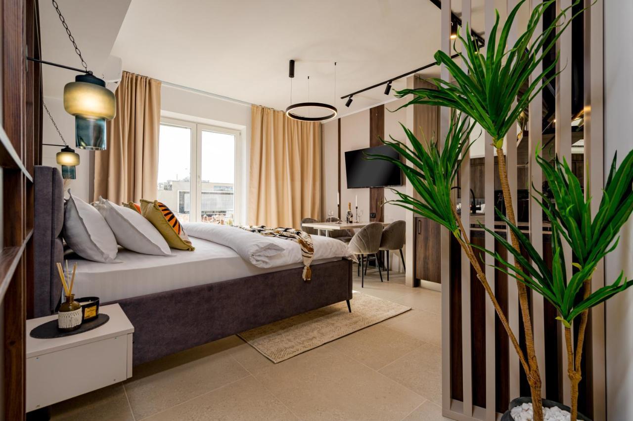 Central Modern Apartments Romana Square