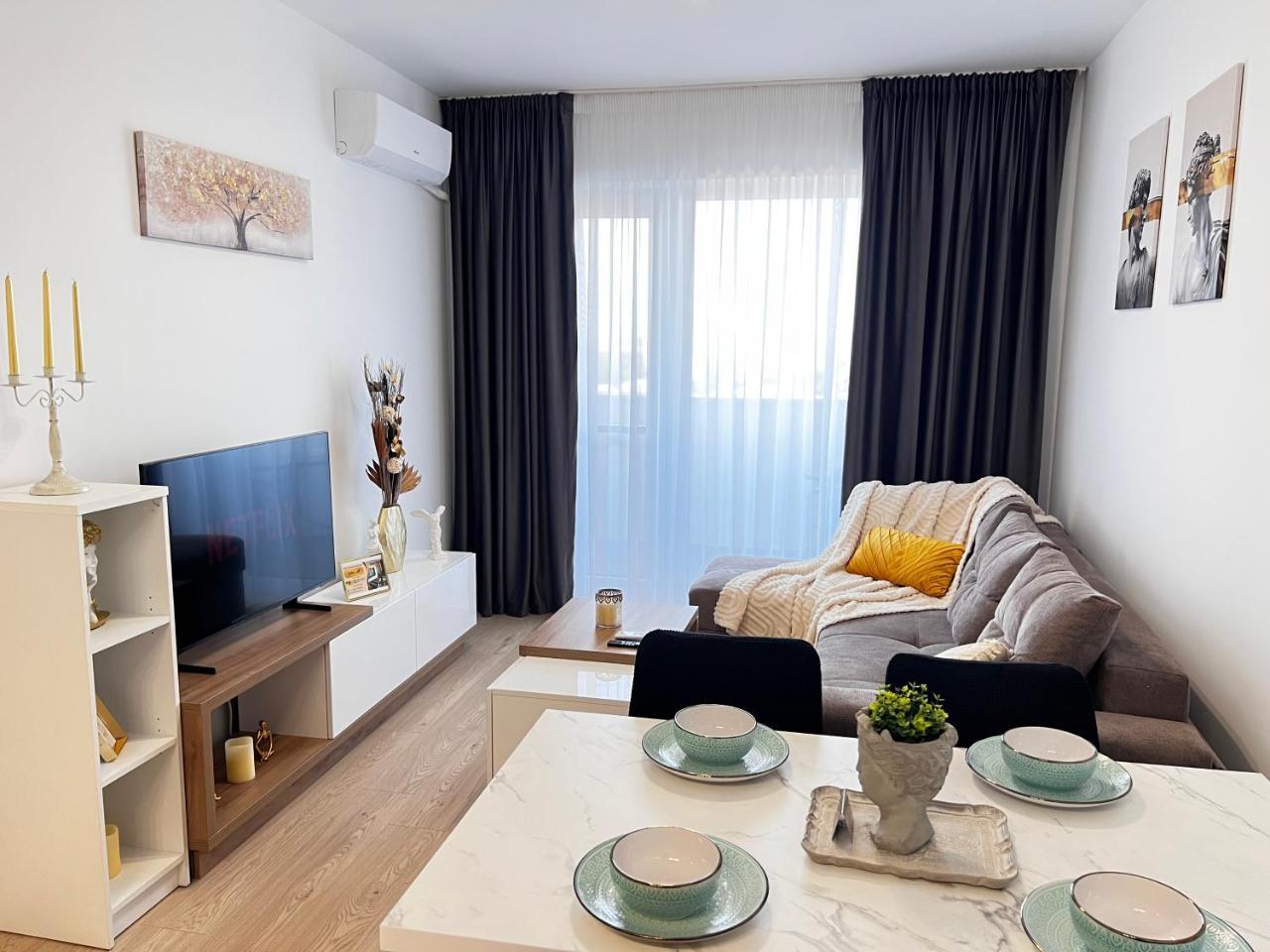 Marble Shelter Big & Comfy, Oradea Arena, Near Airport