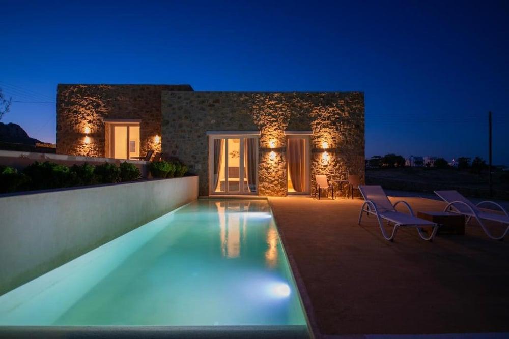 Adyton Luxury Suites Mykonos Poolside Luxury