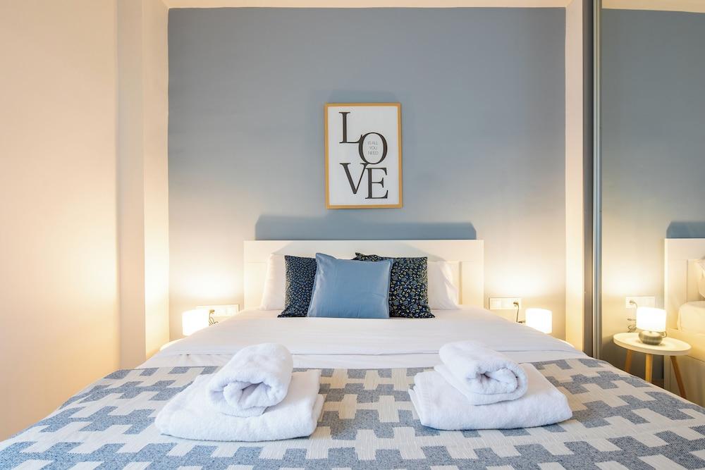 The Beatles 2-br Apartment In Athens