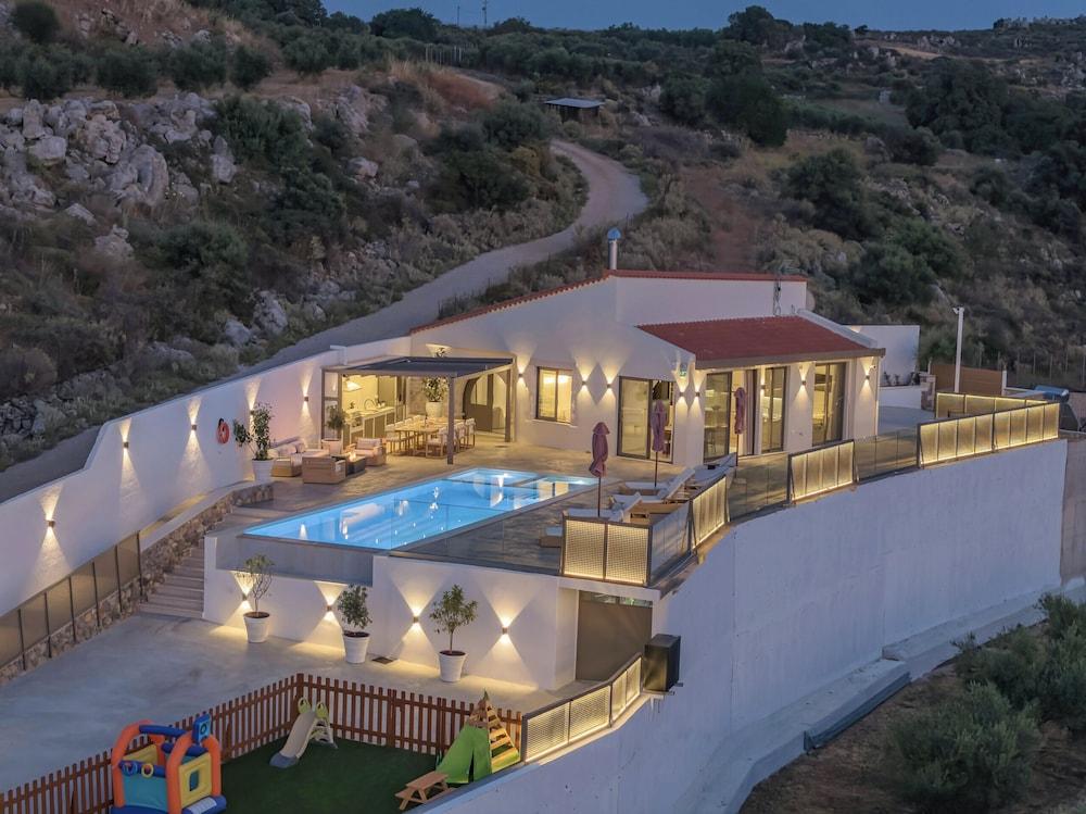 Luxury Villa Maximus With Private Heated Pool