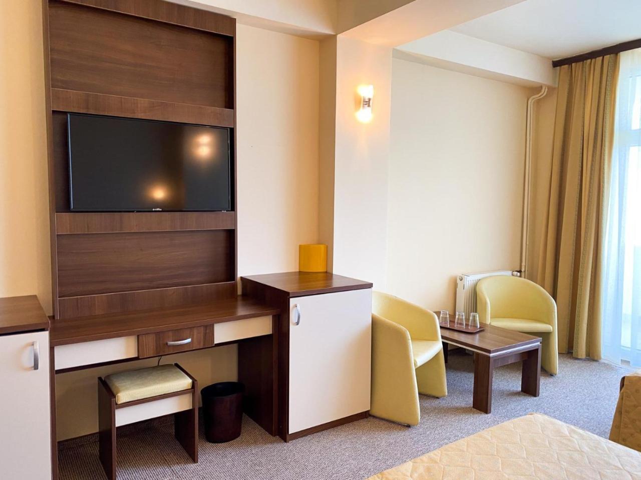 Hotel Mezo Palace