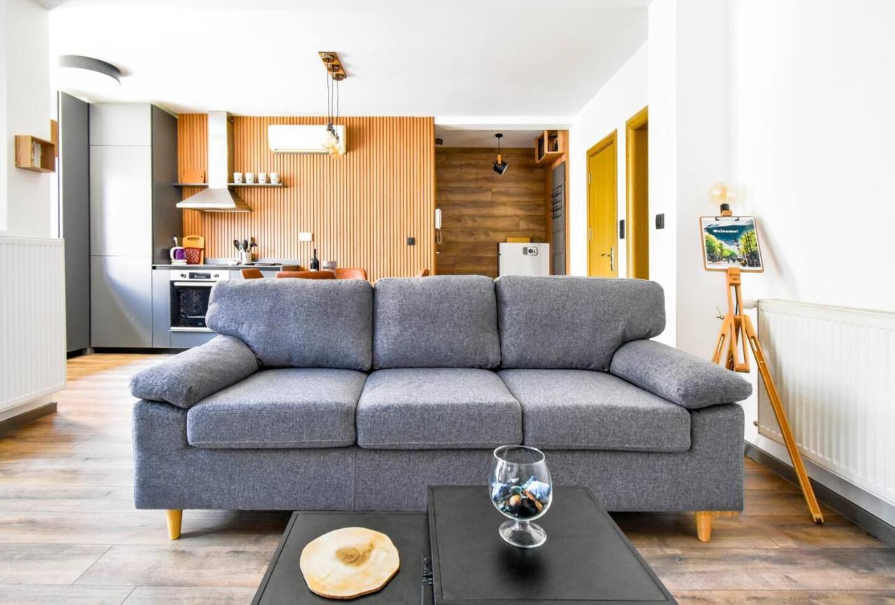 New Building, Free Parking Perfect For Families