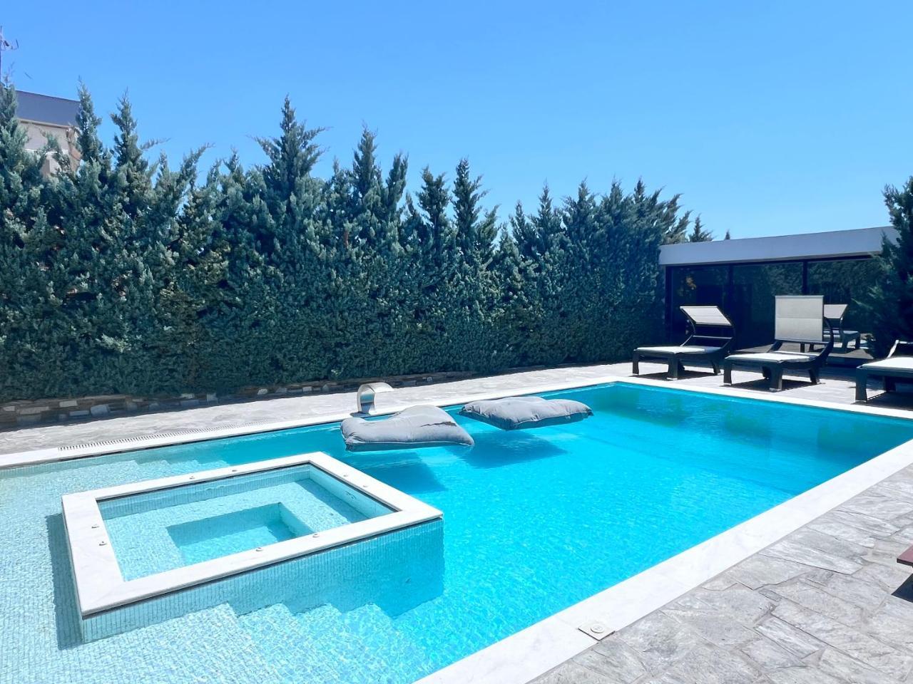 Olivujoj Villajoj Deluxe Villa With Detached Pool House