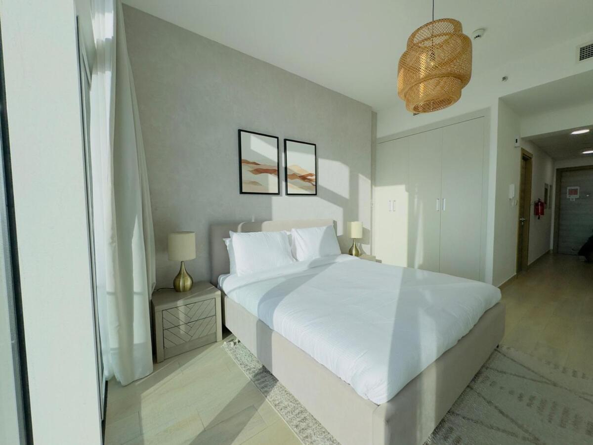 Sky-High Studio Marina Skyline View Bloom Tower