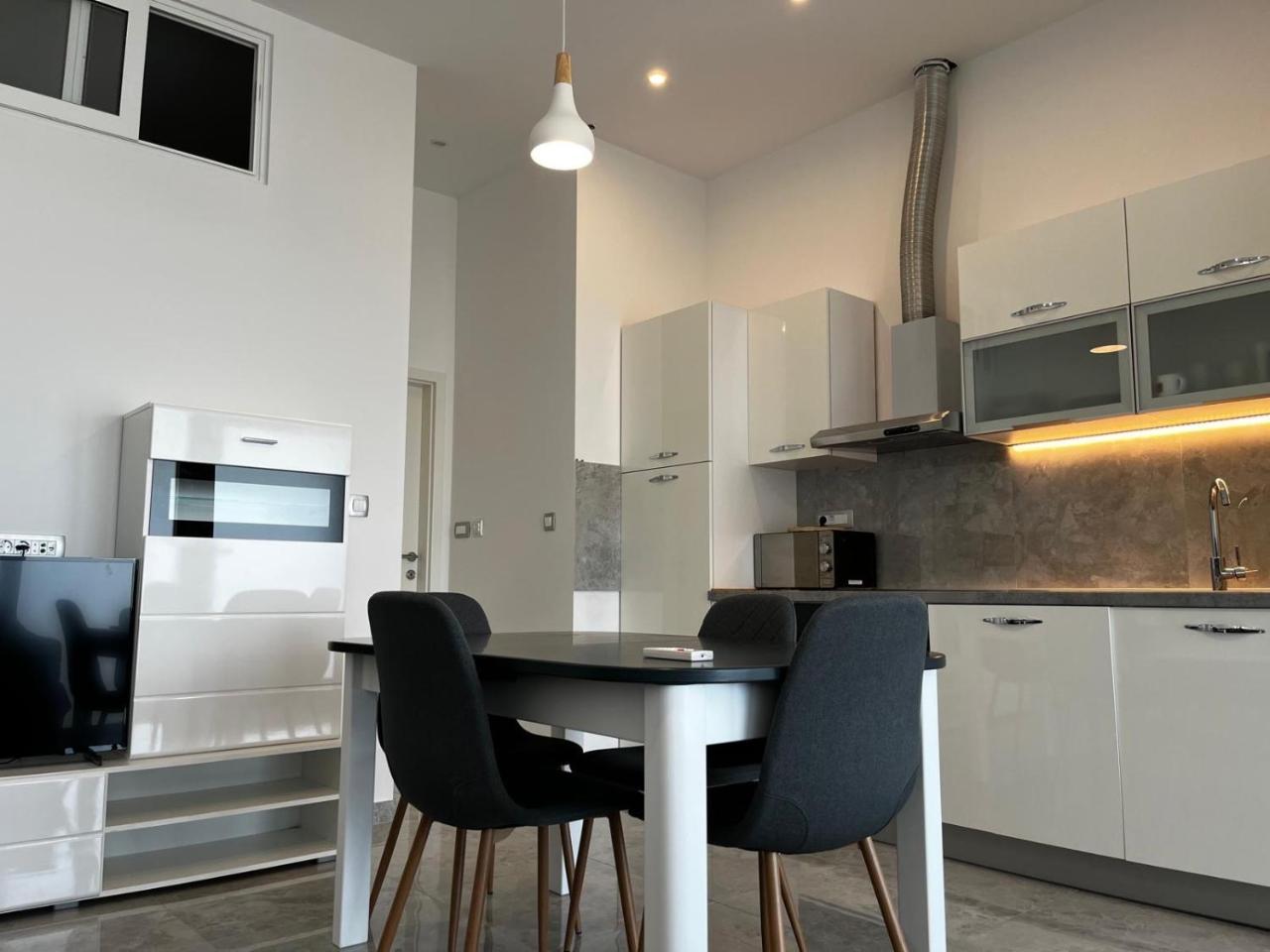 Urban Nest Lazarica Cozy Apartment Near Beach & Center