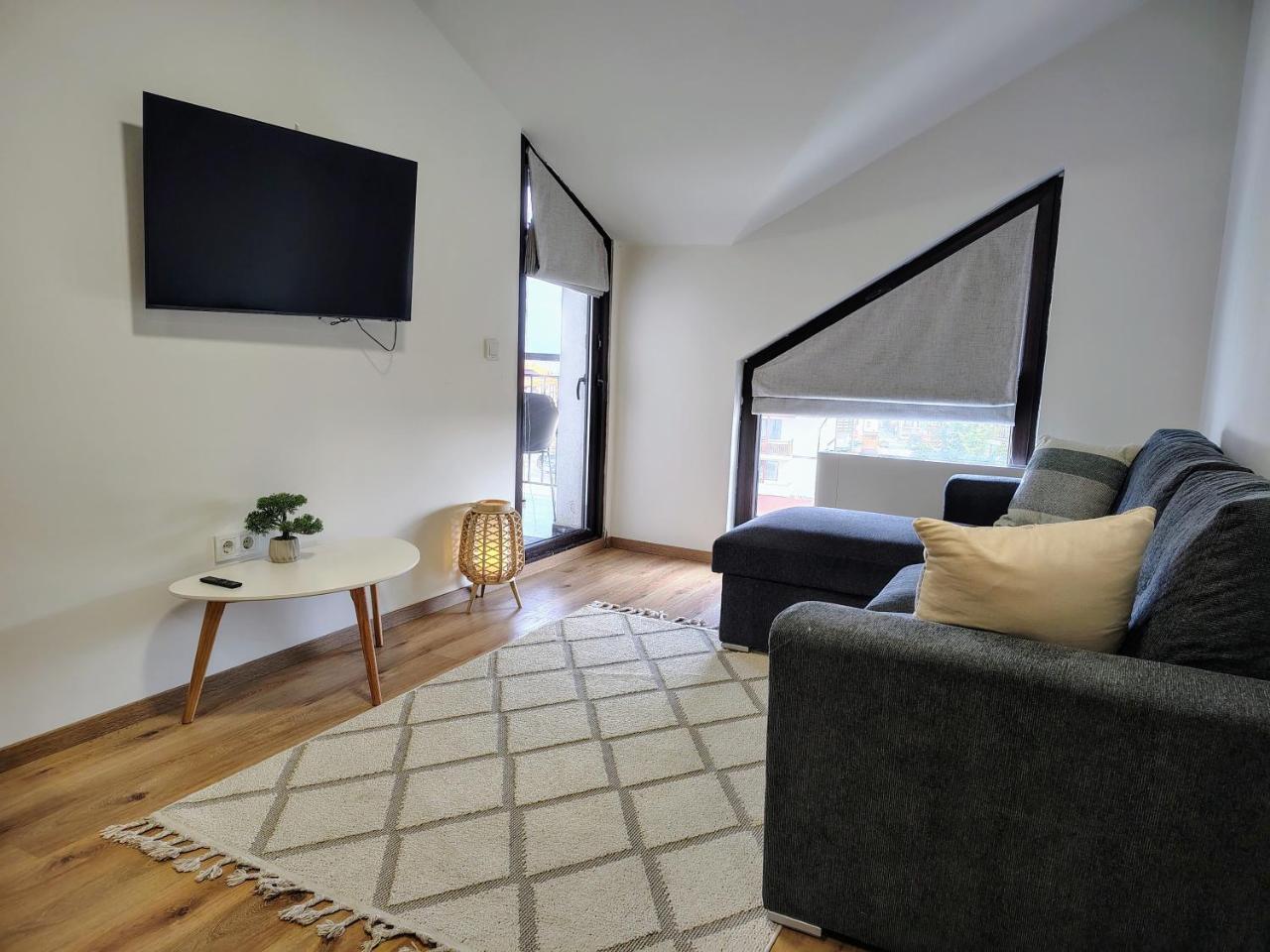 White Peak 2rooms Ap