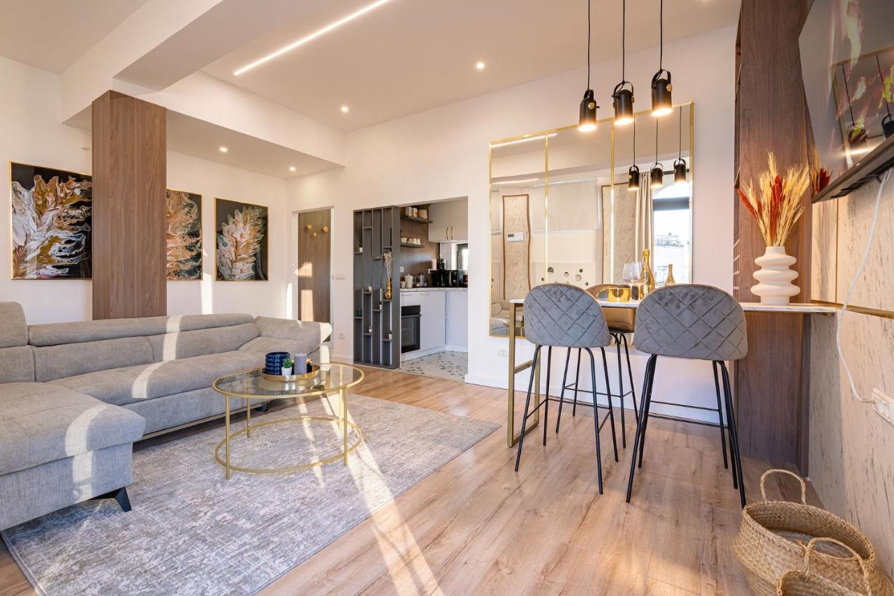 Golden View Breathtaking Location City Center